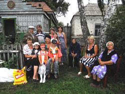 Юные артисты и благодарные зрители. Фото на память. 2011-08-17-16-muchkapskie-novosti