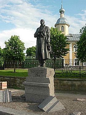 Так выглядит памятник Рахманинову в Тамбове... 2006-06-22