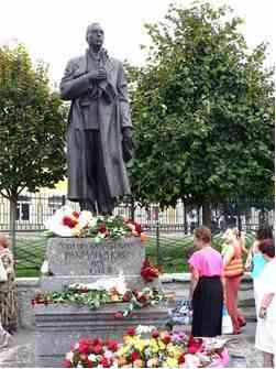 Памятник пианисту и композитору С.В.Рахманинову 2006-08-30_Pam_Rach